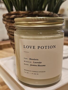Brooklyn Candle Studio "Love Potion" Scented Jar Candle - NEW FREE GIFT WRAP